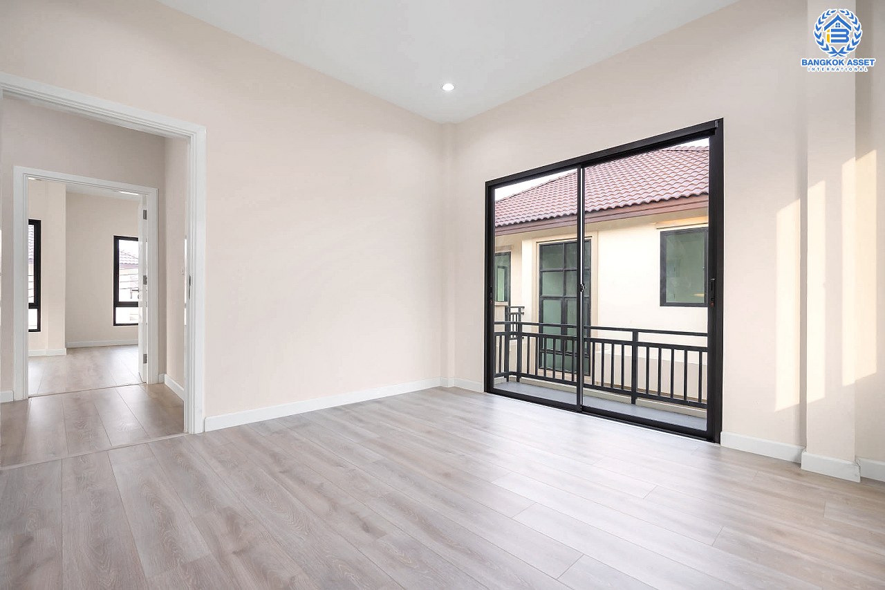 *****บ้านแฝดมือหนึ่งนนทบุรี โครงการ ภานุวัชร2 รัตนาธิเบศร์-ท่าอิฐ เนื้อที่ 47.6 ตร.ว. ฟังก์ชัน 3 ห้องนอน 3 ห้องน้ำ 2 ที่จอดรถ บ้านพร้อมอยู่ บนทำเลเข้า-ออกได้หลายเส้นทาง เชื่อมต่อถนนราชพฤกษ์ ใกล้รถไฟฟ้าสายสีม่วง "สถานีบางรักน้อยท่าอิฐ" เพียง 12 นาทีเท่านั้น!