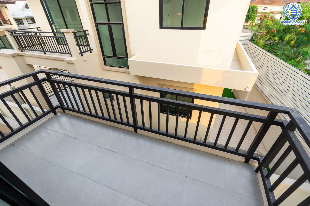 *****บ้านแฝดมือหนึ่งนนทบุรี โครงการ ภานุวัชร2 รัตนาธิเบศร์-ท่าอิฐ เนื้อที่ 47.6 ตร.ว. ฟังก์ชัน 3 ห้องนอน 3 ห้องน้ำ 2 ที่จอดรถ บ้านพร้อมอยู่ บนทำเลเข้า-ออกได้หลายเส้นทาง เชื่อมต่อถนนราชพฤกษ์ ใกล้รถไฟฟ้าสายสีม่วง "สถานีบางรักน้อยท่าอิฐ" เพียง 12 นาทีเท่านั้น!