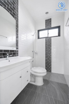 *****บ้านแฝดมือหนึ่งนนทบุรี โครงการ ภานุวัชร2 รัตนาธิเบศร์-ท่าอิฐ เนื้อที่ 47.6 ตร.ว. ฟังก์ชัน 3 ห้องนอน 3 ห้องน้ำ 2 ที่จอดรถ บ้านพร้อมอยู่ บนทำเลเข้า-ออกได้หลายเส้นทาง เชื่อมต่อถนนราชพฤกษ์ ใกล้รถไฟฟ้าสายสีม่วง "สถานีบางรักน้อยท่าอิฐ" เพียง 12 นาทีเท่านั้น!