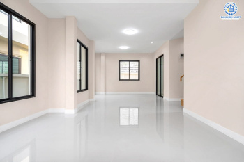 *****บ้านแฝดมือหนึ่งนนทบุรี โครงการ ภานุวัชร2 รัตนาธิเบศร์-ท่าอิฐ เนื้อที่ 47.6 ตร.ว. ฟังก์ชัน 3 ห้องนอน 3 ห้องน้ำ 2 ที่จอดรถ บ้านพร้อมอยู่ บนทำเลเข้า-ออกได้หลายเส้นทาง เชื่อมต่อถนนราชพฤกษ์ ใกล้รถไฟฟ้าสายสีม่วง "สถานีบางรักน้อยท่าอิฐ" เพียง 12 นาทีเท่านั้น!