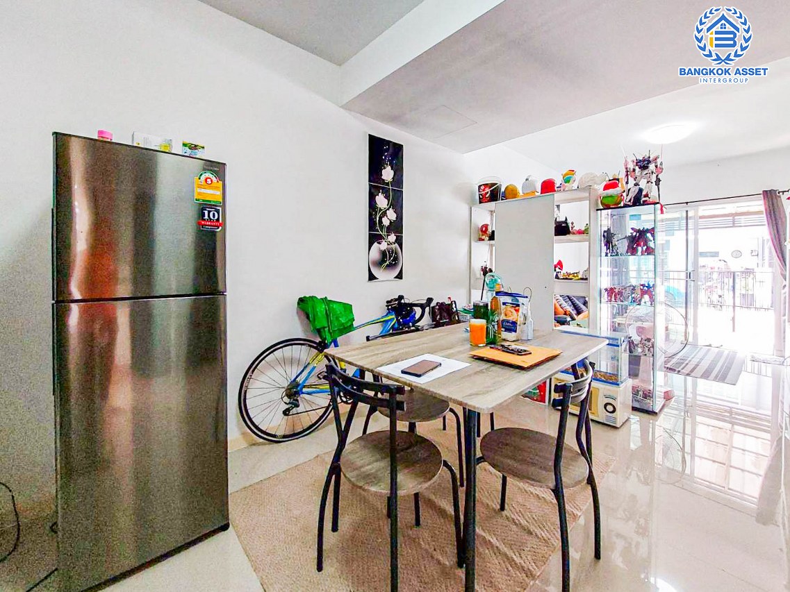 *****ทาวน์เฮ้าส์มือสองนนทบุรี โครงการ พฤกษาไลท์ ล็อกซ์ รัตนาธิเบศร์ เนื้อที่ 19.5 ตร.ว. ฟังก์ชัน 3 ห้องนอน 2 ห้องน้ำ 1 ที่จอดรถ แถมฟรี! 1 เครื่องปรับอากาศ 1 เครื่องทำน้ำอุ่น และเฟอร์นิเจอร์ บนทำเลแห่งการเดินทาง ใกล้รถไฟฟ้าสายสีม่วง "สถานีตลาดบางใหญ่" และทางด่วน "ศรีรัช" จองเลย!