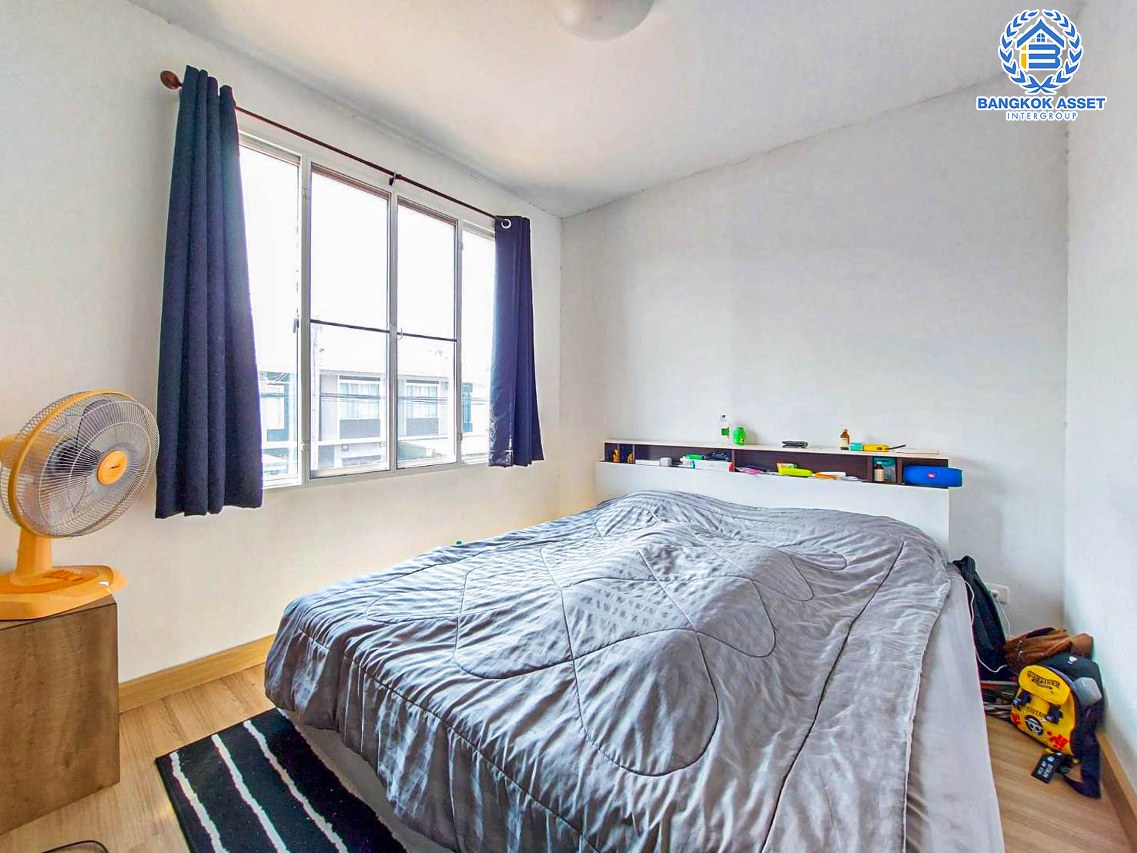 *****ทาวน์เฮ้าส์มือสองนนทบุรี โครงการ พฤกษาไลท์ ล็อกซ์ รัตนาธิเบศร์ เนื้อที่ 19.5 ตร.ว. ฟังก์ชัน 3 ห้องนอน 2 ห้องน้ำ 1 ที่จอดรถ แถมฟรี! 1 เครื่องปรับอากาศ 1 เครื่องทำน้ำอุ่น และเฟอร์นิเจอร์ บนทำเลแห่งการเดินทาง ใกล้รถไฟฟ้าสายสีม่วง "สถานีตลาดบางใหญ่" และทางด่วน "ศรีรัช" จองเลย!