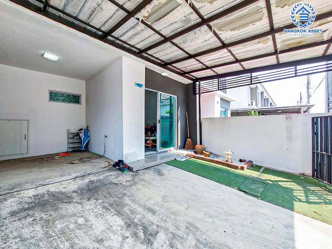 *****ทาวน์เฮ้าส์มือสองนนทบุรี โครงการ พฤกษาไลท์ ล็อกซ์ รัตนาธิเบศร์ เนื้อที่ 19.5 ตร.ว. ฟังก์ชัน 3 ห้องนอน 2 ห้องน้ำ 1 ที่จอดรถ แถมฟรี! 1 เครื่องปรับอากาศ 1 เครื่องทำน้ำอุ่น และเฟอร์นิเจอร์ บนทำเลแห่งการเดินทาง ใกล้รถไฟฟ้าสายสีม่วง "สถานีตลาดบางใหญ่" และทางด่วน "ศรีรัช" จองเลย!