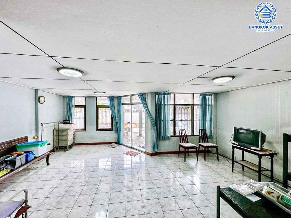 ทาวน์เฮ้าส์มือสอง ซอยจรัญสนิทวงศ์44 เนื้อที่ 30 ตร.ว. ฟังก์ชัน 3 ห้องนอน 2 ห้องน้ำ 1 ที่จอดรถ สภาพดี ทำเลเมือง เดินทางสะดวก ขายราคาถูก เชื่อมต่อถนนวงศ์สว่าง ถนนสิรินธร ถนนราชวิถี ถนนบรมราชชนนี ใกล้รถไฟฟ้า MRT "สถานีบางยี่ขัน" จองเลย!