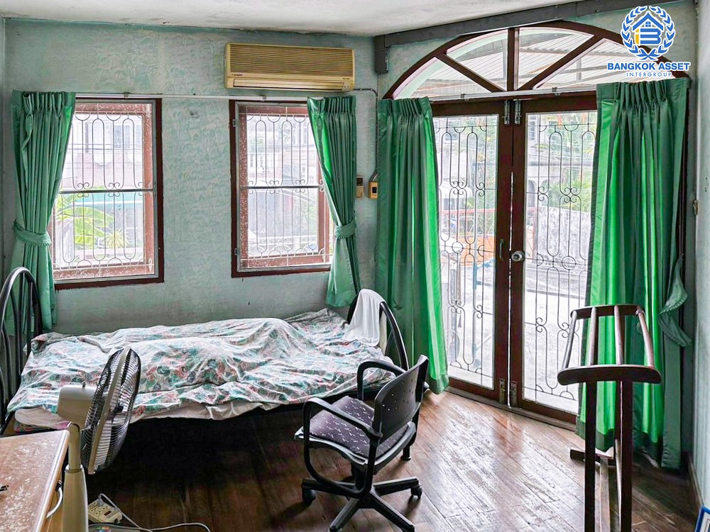 ทาวน์เฮ้าส์มือสอง ซอยจรัญสนิทวงศ์44 เนื้อที่ 30 ตร.ว. ฟังก์ชัน 3 ห้องนอน 2 ห้องน้ำ 1 ที่จอดรถ สภาพดี ทำเลเมือง เดินทางสะดวก ขายราคาถูก เชื่อมต่อถนนวงศ์สว่าง ถนนสิรินธร ถนนราชวิถี ถนนบรมราชชนนี ใกล้รถไฟฟ้า MRT "สถานีบางยี่ขัน" จองเลย!