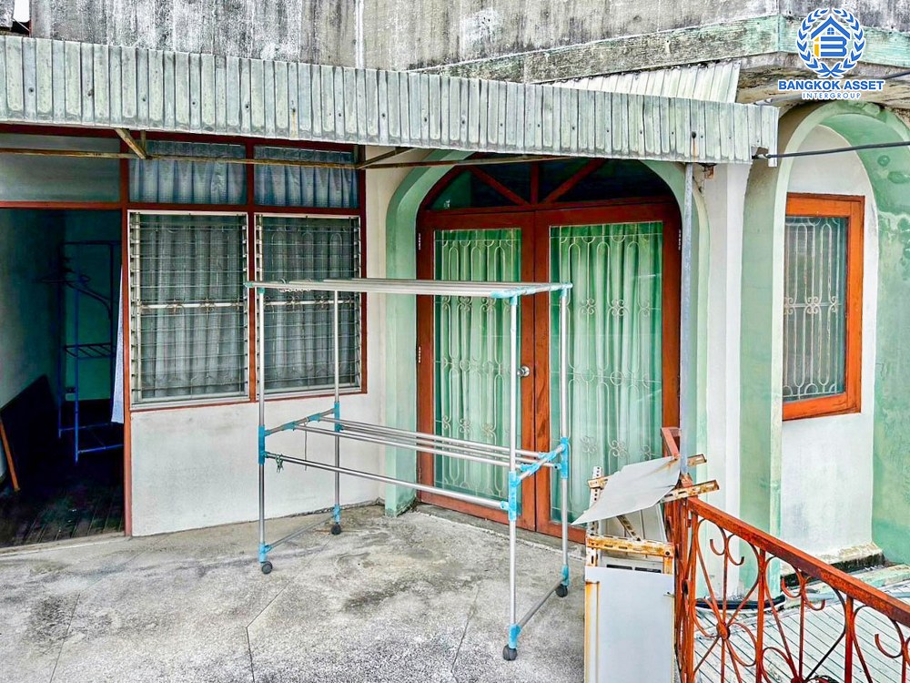 ทาวน์เฮ้าส์มือสอง ซอยจรัญสนิทวงศ์44 เนื้อที่ 30 ตร.ว. ฟังก์ชัน 3 ห้องนอน 2 ห้องน้ำ 1 ที่จอดรถ สภาพดี ทำเลเมือง เดินทางสะดวก ขายราคาถูก เชื่อมต่อถนนวงศ์สว่าง ถนนสิรินธร ถนนราชวิถี ถนนบรมราชชนนี ใกล้รถไฟฟ้า MRT "สถานีบางยี่ขัน" จองเลย!