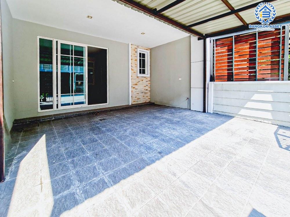 *****ทาวน์เฮ้าส์มือสอง โครงการ โกลเด้นทาวน์ วิภาวดี-แจ้งวัฒนะ เนื้อที่ 19 ตร.ว. ฟังก์ชัน 4 ห้องนอน 2 ห้องน้ำ 2 ที่จอดรถ บนทำเลเดินทางสะดวก เชื่อมต่อแจ้งวัฒนะ ถนนเลียบคลองปะปา ถนนสรงประภา ใกล้รถไฟฟ้าสายสีแดง "สถานีรังสิต" และทางด่วน "ศรีสมาน"