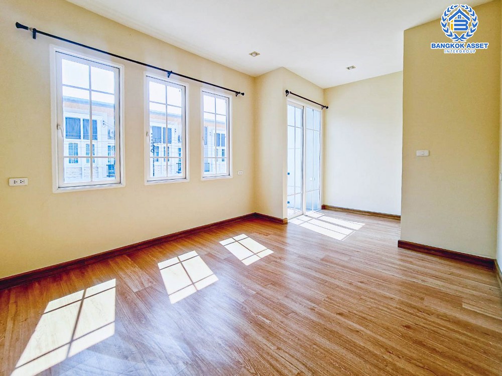 *****ทาวน์เฮ้าส์มือสอง โครงการ โกลเด้นทาวน์ วิภาวดี-แจ้งวัฒนะ เนื้อที่ 19 ตร.ว. ฟังก์ชัน 4 ห้องนอน 2 ห้องน้ำ 2 ที่จอดรถ บนทำเลเดินทางสะดวก เชื่อมต่อแจ้งวัฒนะ ถนนเลียบคลองปะปา ถนนสรงประภา ใกล้รถไฟฟ้าสายสีแดง "สถานีรังสิต" และทางด่วน "ศรีสมาน"