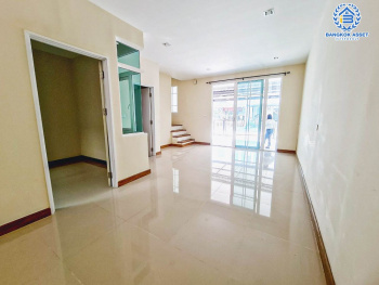 *****ทาวน์เฮ้าส์มือสอง โครงการ โกลเด้นทาวน์ วิภาวดี-แจ้งวัฒนะ เนื้อที่ 19 ตร.ว. ฟังก์ชัน 4 ห้องนอน 2 ห้องน้ำ 2 ที่จอดรถ บนทำเลเดินทางสะดวก เชื่อมต่อแจ้งวัฒนะ ถนนเลียบคลองปะปา ถนนสรงประภา ใกล้รถไฟฟ้าสายสีแดง "สถานีรังสิต" และทางด่วน "ศรีสมาน"