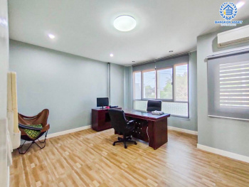 *****บ้านแฝดมือหนึ่งนนทบุรี หมู่บ้าน ภานุวัชร2 รัตนาธิเบศร์-ท่าอิฐ หลังมุม เนื้อที่กว้าง 47.7 ตร.ว. ฟังก์ชัน 3 ห้องนอน 3 ห้องน้ำ 2 ที่จอดรถ บ้านสภาพดี บนทำเลเดินทางสะดวก เข้า-ออกได้หลายเส้นทาง เพียง 12 นาทีก็ถึงรถไฟฟ้าสายสีม่วง "สถานีไทรม้า" แถมใกล้ทางด่วน "ศรีรัช"