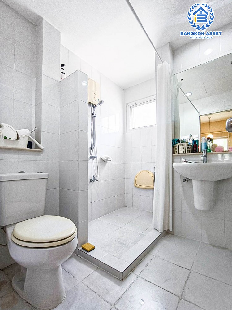 *****บ้านเดี่ยวมือสอง โครงการ เพอร์เฟคเพลส ราชพฤกษ์ บ้านหลังใหญ่ เนื้อที่ 56.30 ตร.ว. ฟังก์ชัน 3 ห้องนอน 3 ห้องน้ำ 2 ที่จอดรถ แถมฟรี! เครื่องปรับอากาศ เครื่องทำน้ำอุ่น ทำเลโซนเมือง หน้าโครงการติดถนนราชพฤกษ์ ใกล้รถไฟฟ้า "สถานีบางรักน้อยท่าอิฐ" และทางด่วน "ศรีรัช"