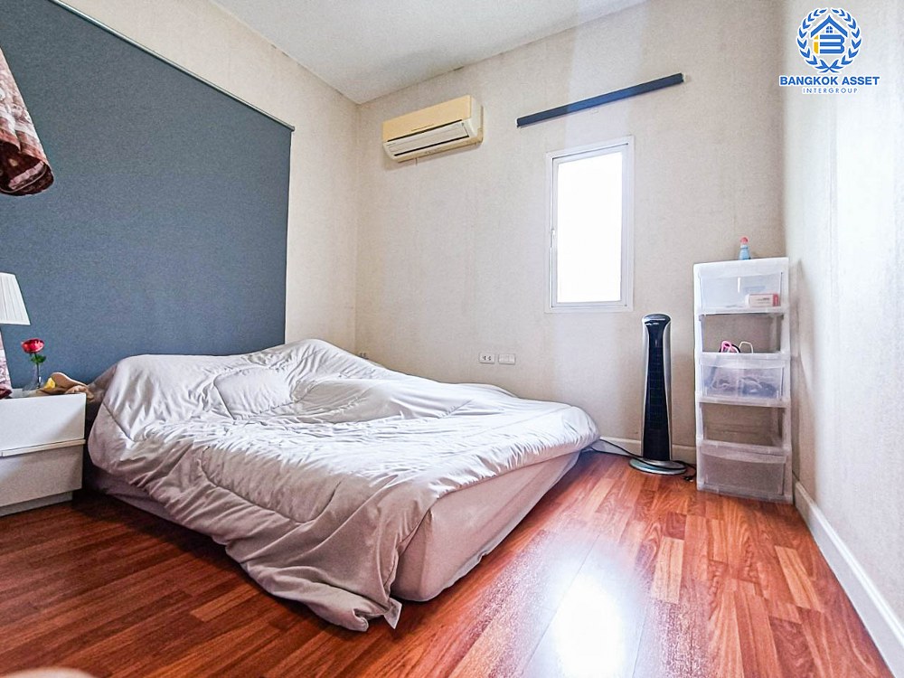 *****บ้านเดี่ยวมือสอง โครงการ เพอร์เฟคเพลส ราชพฤกษ์ บ้านหลังใหญ่ เนื้อที่ 56.30 ตร.ว. ฟังก์ชัน 3 ห้องนอน 3 ห้องน้ำ 2 ที่จอดรถ แถมฟรี! เครื่องปรับอากาศ เครื่องทำน้ำอุ่น ทำเลโซนเมือง หน้าโครงการติดถนนราชพฤกษ์ ใกล้รถไฟฟ้า "สถานีบางรักน้อยท่าอิฐ" และทางด่วน "ศรีรัช"