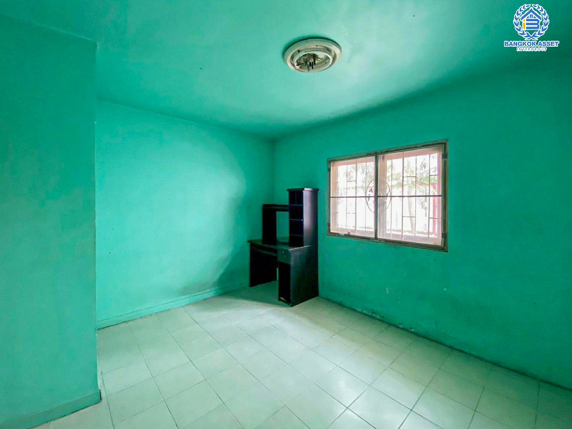 ทาวน์เฮ้าส์มือสองปทุมธานี หมู่บ้าน พฤกษา32 ลำลูกกา เนื้อที่ 16 ตร.ว. ฟังก์ชัน 2 ห้องนอน 2 ห้องน้ำ 1 ที่จอดรถ แถมฟรี! 1 เครื่องปรับอากาศ และปั๊มน้ำพร้อมแทงค์น้ำ บนทำเลเข้ากรุงเทพฯ และออกต่างจังหวัดได้สบาย เชื่อมต่อถนนลำลูกกา, ถนนกาญจนาภิเษก, ถนนพหลโยธิน จองเลย!