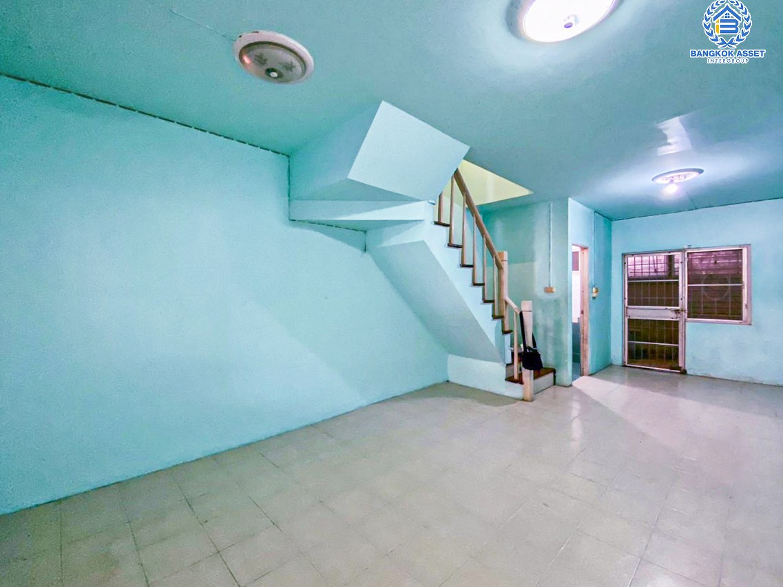 ทาวน์เฮ้าส์มือสองปทุมธานี หมู่บ้าน พฤกษา32 ลำลูกกา เนื้อที่ 16 ตร.ว. ฟังก์ชัน 2 ห้องนอน 2 ห้องน้ำ 1 ที่จอดรถ แถมฟรี! 1 เครื่องปรับอากาศ และปั๊มน้ำพร้อมแทงค์น้ำ บนทำเลเข้ากรุงเทพฯ และออกต่างจังหวัดได้สบาย เชื่อมต่อถนนลำลูกกา, ถนนกาญจนาภิเษก, ถนนพหลโยธิน จองเลย!