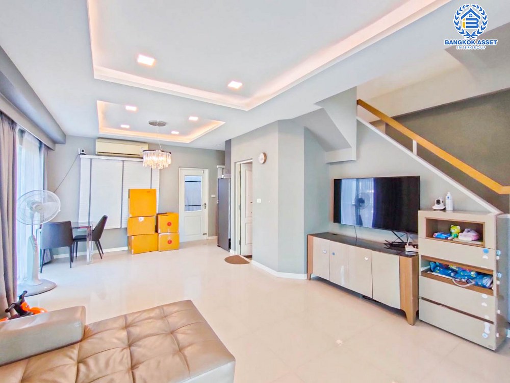 *****บ้านแฝดมือสอง โครงการ เดอะเทอเรส เพชรเกษม63 หลังมุม เนื้อที่48.20 ตร.ว. ฟังก์ชัน 3 ห้องนอน 2 ห้องน้ำ 2 ที่จอดรถ บ้านคุณภาพจาก L&H ให้ความรู้สึกเหมือนบ้านเดี่ยว บนทำเลเดินทางสะดวก ใกล้รถไฟฟ้าสายสีน้ำเงิน "สถานีหลักสอง" และจุดขึ้นทางด่วน "พระราม2"