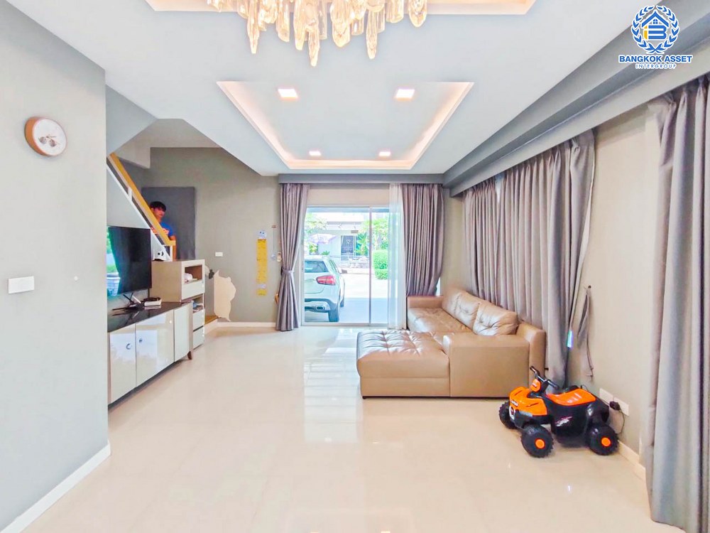 *****บ้านแฝดมือสอง โครงการ เดอะเทอเรส เพชรเกษม63 หลังมุม เนื้อที่48.20 ตร.ว. ฟังก์ชัน 3 ห้องนอน 2 ห้องน้ำ 2 ที่จอดรถ บ้านคุณภาพจาก L&H ให้ความรู้สึกเหมือนบ้านเดี่ยว บนทำเลเดินทางสะดวก ใกล้รถไฟฟ้าสายสีน้ำเงิน "สถานีหลักสอง" และจุดขึ้นทางด่วน "พระราม2"