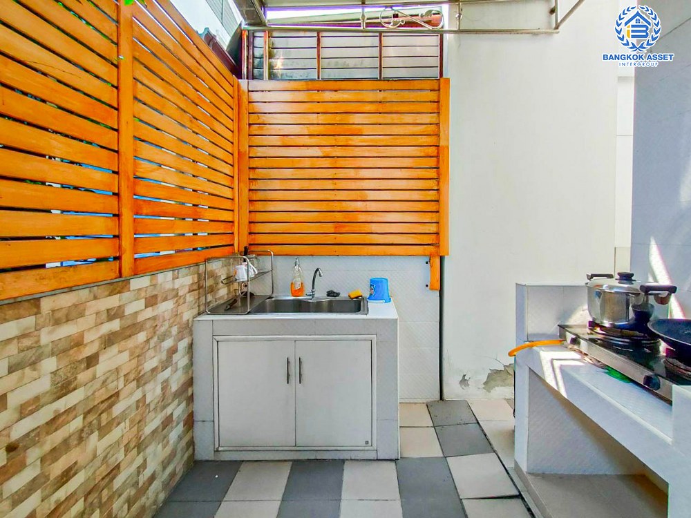 *****บ้านแฝดมือสอง โครงการ เดอะเทอเรส เพชรเกษม63 หลังมุม เนื้อที่48.20 ตร.ว. ฟังก์ชัน 3 ห้องนอน 2 ห้องน้ำ 2 ที่จอดรถ บ้านคุณภาพจาก L&H ให้ความรู้สึกเหมือนบ้านเดี่ยว บนทำเลเดินทางสะดวก ใกล้รถไฟฟ้าสายสีน้ำเงิน "สถานีหลักสอง" และจุดขึ้นทางด่วน "พระราม2"