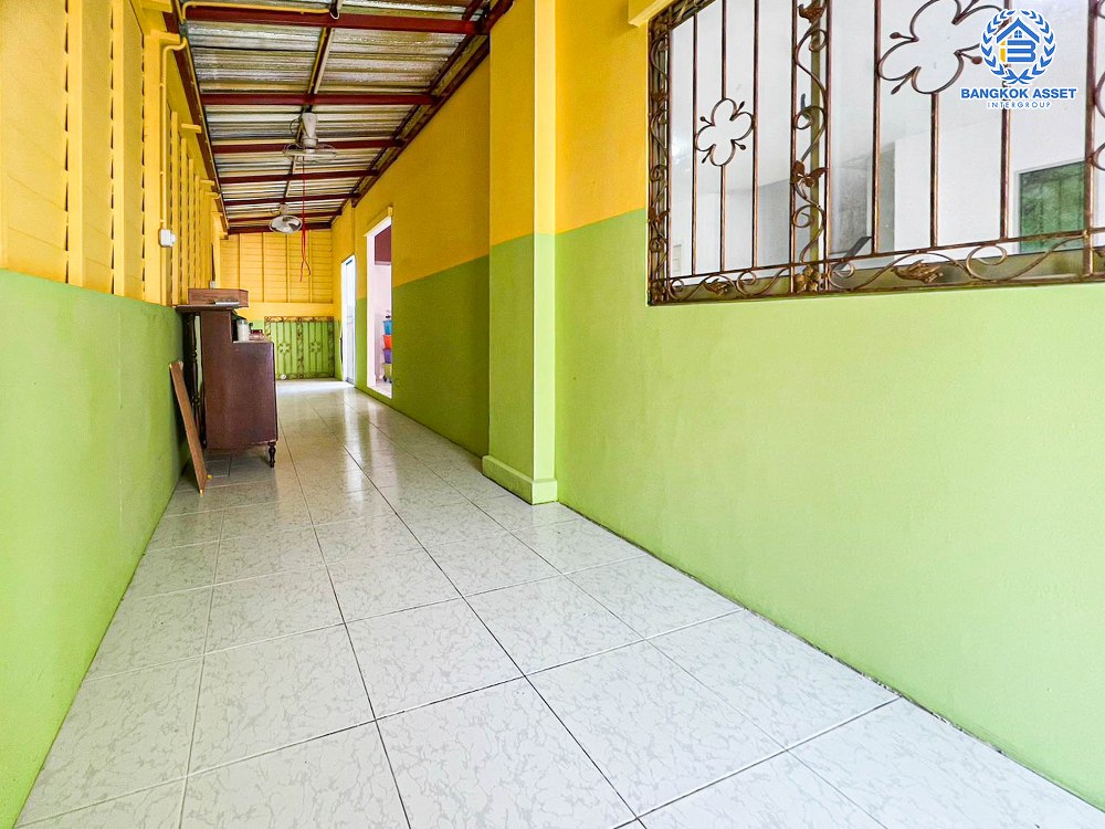 บ้านแฝดมือสอง โครงการ มัลดีฟ ปาล์ม เลียบทางด่วนพิเศษหมายเลข9 (บางพลี) บ้านสไตล์โมเดิร์น เนื้อที่ 35 ตร.ว. ฟังก์ชัน 3 ห้องนอน 2 ห้องน้ำ 1 ที่จอดรถ ภายในเหมือนใหม่ พื้นที่ใช้สอยเยอะ ตั้งบนทำเลเดินทางสะดวก เชื่อมต่อถนนกิ่งแก้ว ถนนอ่อนนุช ถนนบางนา-ตราด