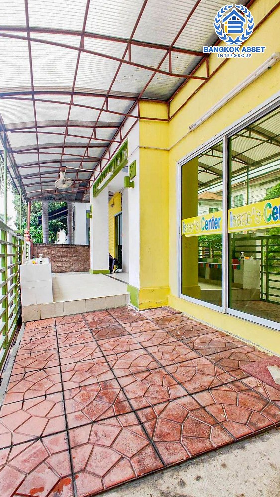 บ้านแฝดมือสอง โครงการ มัลดีฟ ปาล์ม เลียบทางด่วนพิเศษหมายเลข9 (บางพลี) บ้านสไตล์โมเดิร์น เนื้อที่ 35 ตร.ว. ฟังก์ชัน 3 ห้องนอน 2 ห้องน้ำ 1 ที่จอดรถ ภายในเหมือนใหม่ พื้นที่ใช้สอยเยอะ ตั้งบนทำเลเดินทางสะดวก เชื่อมต่อถนนกิ่งแก้ว ถนนอ่อนนุช ถนนบางนา-ตราด