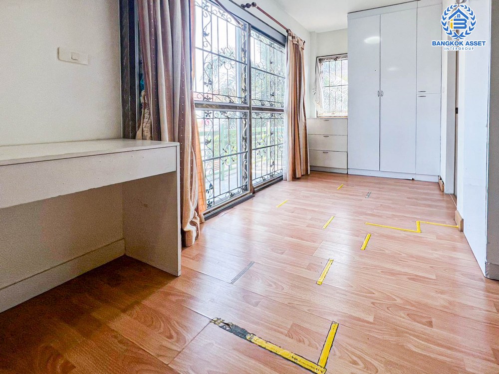 บ้านแฝดมือสอง โครงการ มัลดีฟ ปาล์ม เลียบทางด่วนพิเศษหมายเลข9 (บางพลี) บ้านสไตล์โมเดิร์น เนื้อที่ 35 ตร.ว. ฟังก์ชัน 3 ห้องนอน 2 ห้องน้ำ 1 ที่จอดรถ ภายในเหมือนใหม่ พื้นที่ใช้สอยเยอะ ตั้งบนทำเลเดินทางสะดวก เชื่อมต่อถนนกิ่งแก้ว ถนนอ่อนนุช ถนนบางนา-ตราด