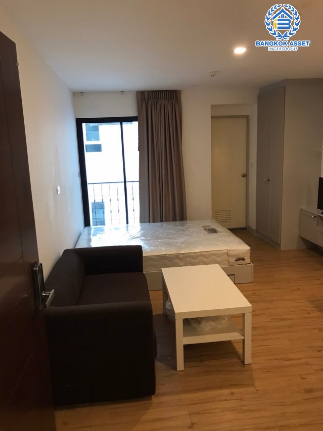 *****คอนโดมิเนียมมือสองนนทบุรี โครงการ น็อตติ่งฮิลล์ ติวานนท์  เนื้อที่ 23.22 ตร.ม. ฟังก์ชัน 1 ห้องนอน 1 ห้องน้ำ 1 ที่จอดรถ แถมฟรี! 1 เครื่องปรับอากาศ 1 เครื่องทำน้ำอุ่น และเฟอร์นิเจอร์ บนทำเลติดถนนติวานนท์ เชื่อมต่อถนนงามวงศ์วาน เพียง 6 นาทีก็ถึงรถไฟฟ้าสายสีม่วง "สถานีกระทรวงสาธารณะสุข"