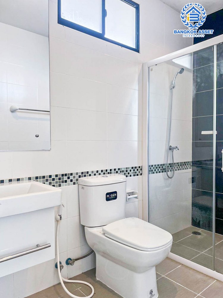 *****บ้านเดี่ยวมือสอง โครงการ ดีไลท์ บางนา-ศรีนครินทร์ หลังมุม เนื้อที่ 60.30 ตร.ว. ฟังก์ชัน 4 ห้องนอน 2 ห้องน้ำ 2 ที่จอดรถ พื้นที่รอบบ้านกว้าง สภาพภายในดีมาก บนทำเลเดินทางสะดวก เชื่อมต่อถนนเลียบคลองสำโรง ถนนวงแหวนรอบนอก(ฝั่งตะวันออก) ใกล้จุดขึ้นทางพิเศษบูรพาวิถี