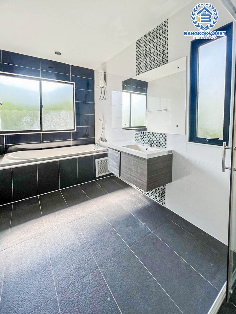 *****บ้านเดี่ยวมือสอง โครงการ ดีไลท์ บางนา-ศรีนครินทร์ หลังมุม เนื้อที่ 60.30 ตร.ว. ฟังก์ชัน 4 ห้องนอน 2 ห้องน้ำ 2 ที่จอดรถ พื้นที่รอบบ้านกว้าง สภาพภายในดีมาก บนทำเลเดินทางสะดวก เชื่อมต่อถนนเลียบคลองสำโรง ถนนวงแหวนรอบนอก(ฝั่งตะวันออก) ใกล้จุดขึ้นทางพิเศษบูรพาวิถี