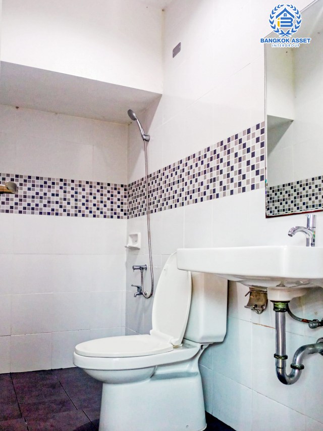 *****ทาวน์เฮ้าส์มือสองนนทบุรี โครงการ ภูมิธารา1 กาญจนาภิเษก-บางบัวทอง หลังมุม เนื้อที่กว้างเกือบ 20 ตร.ว. ฟังก์ชัน 3 ห้องนอน 2 ห้องน้ำ 2 ที่จอดรถ แถมฟรี! 2 เครื่องปรับอากาศ และปั๊มน้ำพร้อมแทงค์น้ำ บนทำเลแห่งการเดินทาง ใกล้รถไฟฟ้าสายสีม่วง "สถานีคลองบางไผ่" และจุดขึ้นทางด่วน "ศรีรัช"