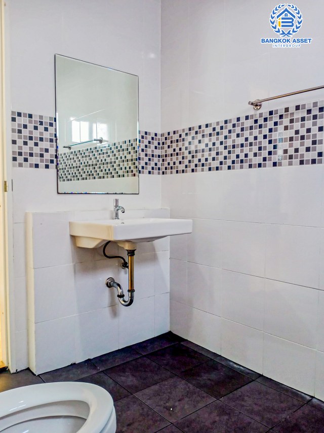 *****ทาวน์เฮ้าส์มือสองนนทบุรี โครงการ ภูมิธารา1 กาญจนาภิเษก-บางบัวทอง หลังมุม เนื้อที่กว้างเกือบ 20 ตร.ว. ฟังก์ชัน 3 ห้องนอน 2 ห้องน้ำ 2 ที่จอดรถ แถมฟรี! 2 เครื่องปรับอากาศ และปั๊มน้ำพร้อมแทงค์น้ำ บนทำเลแห่งการเดินทาง ใกล้รถไฟฟ้าสายสีม่วง "สถานีคลองบางไผ่" และจุดขึ้นทางด่วน "ศรีรัช"