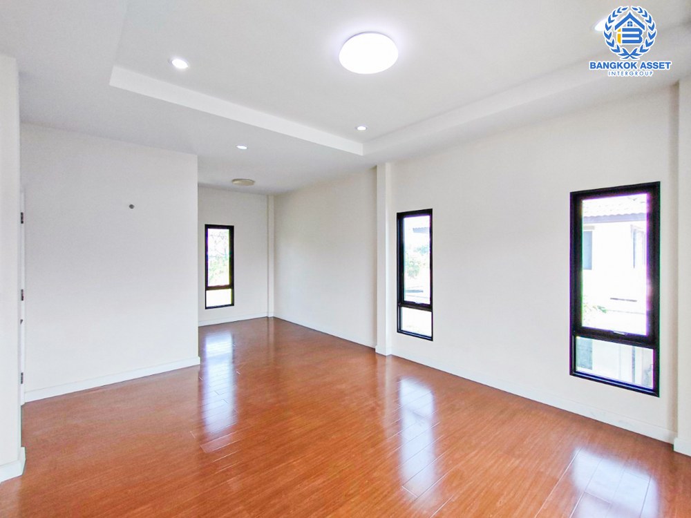 *****บ้านเดี่ยวมือหนึ่ง โครงการ ภานุวัชร2 รัตนาธิเบศร์-ท่าอิฐ เนื้อที่ 77.10 ตร.ว. ฟังก์ชัน 3 ห้องนอน 3 ห้องน้ำ 2 ที่จอดรถ สภาพเหมือนมือหนึ่ง บนทำเลเดินทางสะดวก เข้า-ออกได้ทั้งถนนรัตนาธิเบศร์ ถนนราชพฤกษ์ ใกล้รถไฟฟ้าสายสีม่วง "สถานีไทรม้า" และทางด่วน "ศรีรัช"