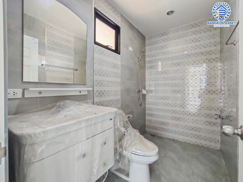 *****บ้านเดี่ยวมือหนึ่ง โครงการ ภานุวัชร2 รัตนาธิเบศร์-ท่าอิฐ เนื้อที่ 77.10 ตร.ว. ฟังก์ชัน 3 ห้องนอน 3 ห้องน้ำ 2 ที่จอดรถ สภาพเหมือนมือหนึ่ง บนทำเลเดินทางสะดวก เข้า-ออกได้ทั้งถนนรัตนาธิเบศร์ ถนนราชพฤกษ์ ใกล้รถไฟฟ้าสายสีม่วง "สถานีไทรม้า" และทางด่วน "ศรีรัช"