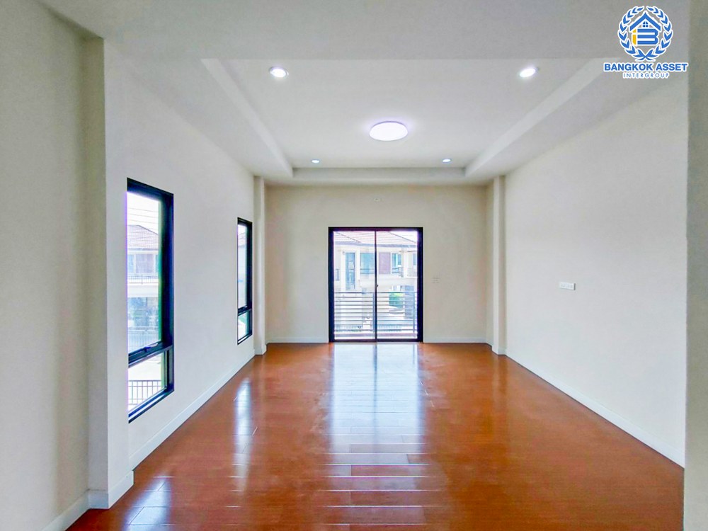 *****บ้านเดี่ยวมือหนึ่ง โครงการ ภานุวัชร2 รัตนาธิเบศร์-ท่าอิฐ เนื้อที่ 77.10 ตร.ว. ฟังก์ชัน 3 ห้องนอน 3 ห้องน้ำ 2 ที่จอดรถ สภาพเหมือนมือหนึ่ง บนทำเลเดินทางสะดวก เข้า-ออกได้ทั้งถนนรัตนาธิเบศร์ ถนนราชพฤกษ์ ใกล้รถไฟฟ้าสายสีม่วง "สถานีไทรม้า" และทางด่วน "ศรีรัช"