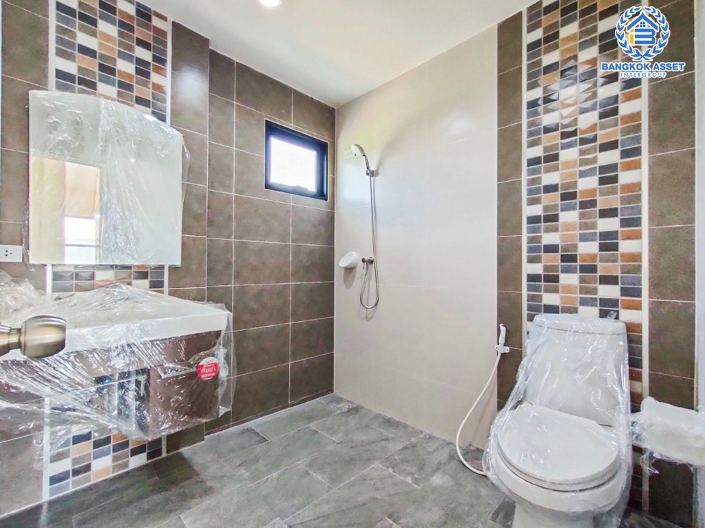 *****บ้านเดี่ยวมือหนึ่ง โครงการ ภานุวัชร2 รัตนาธิเบศร์-ท่าอิฐ เนื้อที่ 77.10 ตร.ว. ฟังก์ชัน 3 ห้องนอน 3 ห้องน้ำ 2 ที่จอดรถ สภาพเหมือนมือหนึ่ง บนทำเลเดินทางสะดวก เข้า-ออกได้ทั้งถนนรัตนาธิเบศร์ ถนนราชพฤกษ์ ใกล้รถไฟฟ้าสายสีม่วง "สถานีไทรม้า" และทางด่วน "ศรีรัช"