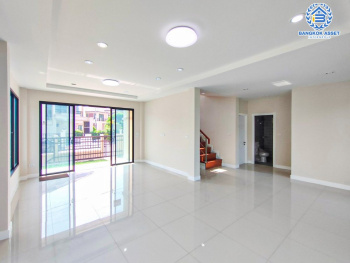 *****บ้านเดี่ยวมือหนึ่ง โครงการ ภานุวัชร2 รัตนาธิเบศร์-ท่าอิฐ เนื้อที่ 77.10 ตร.ว. ฟังก์ชัน 3 ห้องนอน 3 ห้องน้ำ 2 ที่จอดรถ สภาพเหมือนมือหนึ่ง บนทำเลเดินทางสะดวก เข้า-ออกได้ทั้งถนนรัตนาธิเบศร์ ถนนราชพฤกษ์ ใกล้รถไฟฟ้าสายสีม่วง "สถานีไทรม้า" และทางด่วน "ศรีรัช"