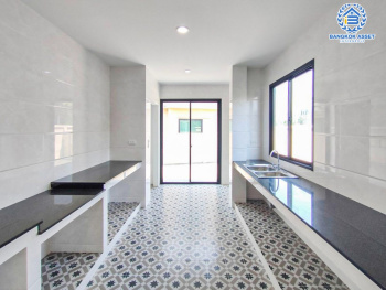 *****บ้านเดี่ยวมือหนึ่ง โครงการ ภานุวัชร2 รัตนาธิเบศร์-ท่าอิฐ เนื้อที่ 77.10 ตร.ว. ฟังก์ชัน 3 ห้องนอน 3 ห้องน้ำ 2 ที่จอดรถ สภาพเหมือนมือหนึ่ง บนทำเลเดินทางสะดวก เข้า-ออกได้ทั้งถนนรัตนาธิเบศร์ ถนนราชพฤกษ์ ใกล้รถไฟฟ้าสายสีม่วง "สถานีไทรม้า" และทางด่วน "ศรีรัช"