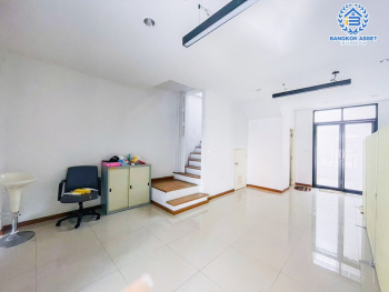 *****ทาวน์เฮ้าส์ 3 ชั้นมือสอง โครงการ เฮ้าส์35 แจ้งวัฒนะ เนื้อที่กว้าง 19.90 ตร.ว. ฟังก์ชัน 4 ห้องนอน 4 ห้องน้ำ 1 ที่จอดรถ บ้านสวยสภาพพร้อมอยู่ บนทำเลเดินทางสะดวก เชื่อมต่อถนนสามัคคี ถนนติวานนท์ ถนนเลียบคลองปะปา ใกล้รถไฟฟ้าสายสีชมพู "สถานีแจ้งวัฒนะ14" และจุดขึ้นทางด่วน "แจ้งวัฒนะ"