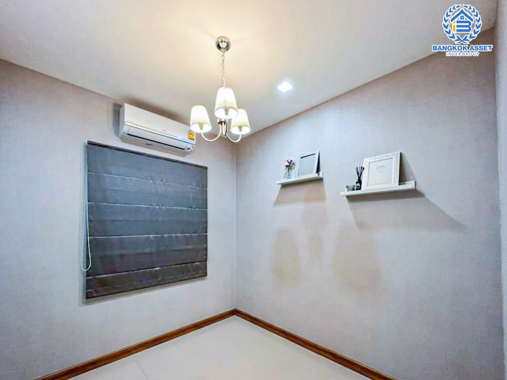 *****ทาวน์เฮ้าส์มือสอง โครงการ โกลเด้นทาวน์ รามอินทรา-คู้บอน เนื้อที่ 16.40 ตร.ว. ฟังก์ชัน 3 ห้องนอน 2 ห้องน้ำ 1 ที่จอดรถ บนทำเลเดินทางสะดวก เชื่อมต่อถนนรามอินทรา ถนนกาญจนาภิเษก ถนนคู้บอน ใกล้รถไฟฟ้าสายสีชมพู "สถานีคู้บอน" และจุดขึ้นทางด่วน "รามอินทรา-อาจณรงค์"