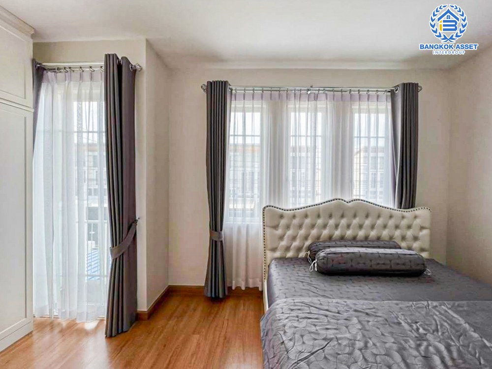 *****ทาวน์เฮ้าส์มือสอง โครงการ โกลเด้นทาวน์ รามอินทรา-คู้บอน เนื้อที่ 16.40 ตร.ว. ฟังก์ชัน 3 ห้องนอน 2 ห้องน้ำ 1 ที่จอดรถ บนทำเลเดินทางสะดวก เชื่อมต่อถนนรามอินทรา ถนนกาญจนาภิเษก ถนนคู้บอน ใกล้รถไฟฟ้าสายสีชมพู "สถานีคู้บอน" และจุดขึ้นทางด่วน "รามอินทรา-อาจณรงค์"