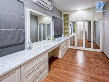 *****ทาวน์เฮ้าส์มือสอง โครงการ โกลเด้นทาวน์ รามอินทรา-คู้บอน เนื้อที่ 16.40 ตร.ว. ฟังก์ชัน 3 ห้องนอน 2 ห้องน้ำ 1 ที่จอดรถ บนทำเลเดินทางสะดวก เชื่อมต่อถนนรามอินทรา ถนนกาญจนาภิเษก ถนนคู้บอน ใกล้รถไฟฟ้าสายสีชมพู "สถานีคู้บอน" และจุดขึ้นทางด่วน "รามอินทรา-อาจณรงค์"