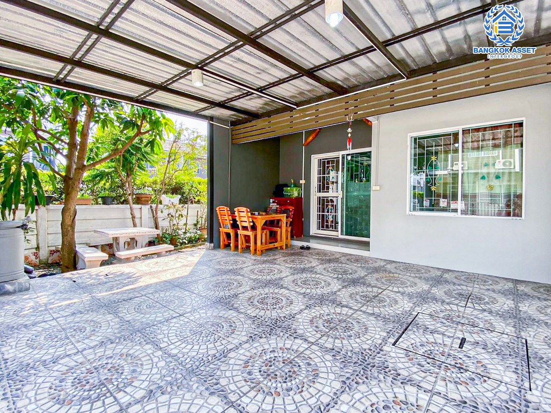 *****ทาวน์เฮ้าส์มือสองปทุมธานี โครงการ เดอะคัลเลอร์ รังสิต-คลอง4 หลังมุม เนื้อที่กว้างขวางถึง 27 ตร.ว. ฟังก์ชัน 3 ห้องนอน 2 ห้องน้ำ 2 ที่จอดรถ เนื้อที่เยอะ แถมฟรี! 2 เครื่องปรับอากาศ 1 เครื่องทำน้ำอุ่น บนทำเลแห่งการเดินทาง เชื่อมต่อถนนกาญจนาภิเษก, ถนนรังสิต-นครนายก ใกล้รถไฟฟ้าสายสีเขียว "สถานีคูคต" และทางด่วน "วงแหวนกาญจนาภิเษก"