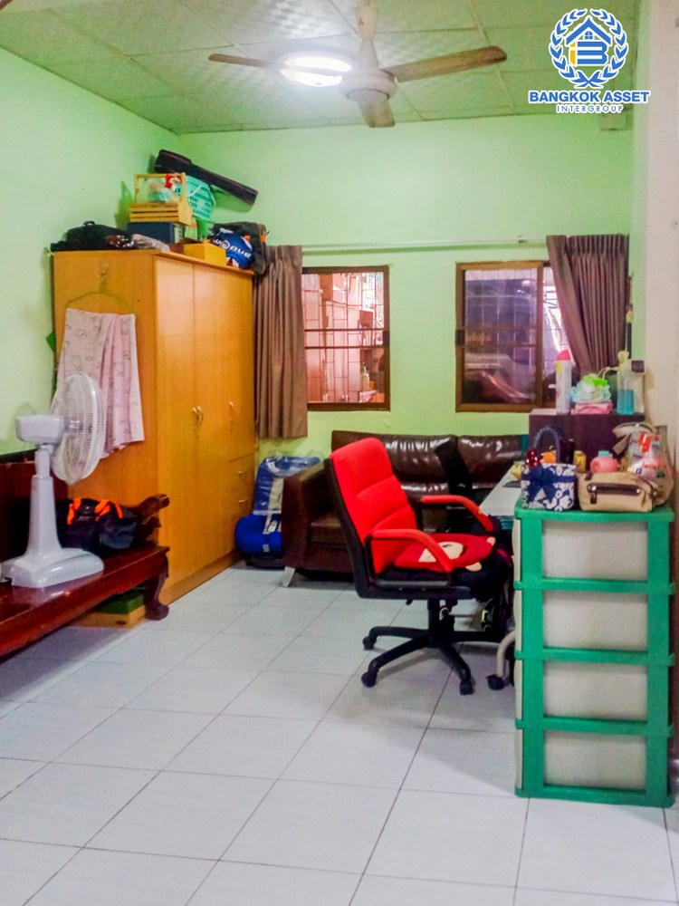 *****ทาวน์เฮ้าส์มือสอง ซอยอินทามระ3 วิภาวดี-รังสิต เนื้อที่ 28.30 ตร.ว. ฟังก์ชัน 4 ห้องนอน 2 ห้องน้ำ 2 ที่จอดรถ บ้านสภาพดี พร้อมเข้าอยู่ บนทำเลเดินทางสะดวก เชื่อมต่อซอยอินทามระ, ถนนสุทธิสารวินิจฉัย, ถนนพหลโยธิน ใกล้รถไฟฟ้าสายสีเขียว "สถานีสะพานควาย" และจุดขึ้นทางด่วน "ศรีรัช"