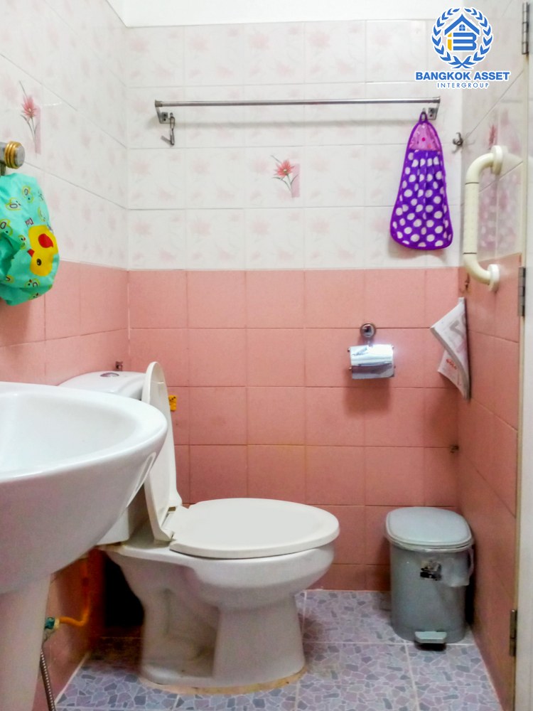 *****ทาวน์เฮ้าส์มือสอง ซอยอินทามระ3 วิภาวดี-รังสิต เนื้อที่ 28.30 ตร.ว. ฟังก์ชัน 4 ห้องนอน 2 ห้องน้ำ 2 ที่จอดรถ บ้านสภาพดี พร้อมเข้าอยู่ บนทำเลเดินทางสะดวก เชื่อมต่อซอยอินทามระ, ถนนสุทธิสารวินิจฉัย, ถนนพหลโยธิน ใกล้รถไฟฟ้าสายสีเขียว "สถานีสะพานควาย" และจุดขึ้นทางด่วน "ศรีรัช"