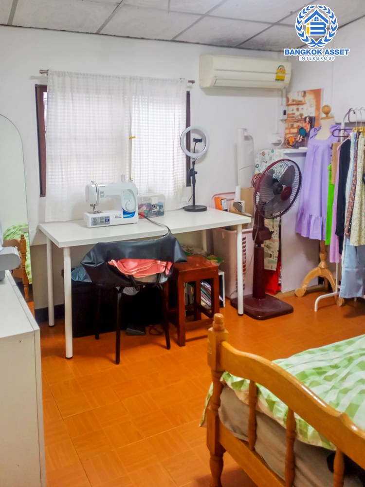 *****ทาวน์เฮ้าส์มือสอง ซอยอินทามระ3 วิภาวดี-รังสิต เนื้อที่ 28.30 ตร.ว. ฟังก์ชัน 4 ห้องนอน 2 ห้องน้ำ 2 ที่จอดรถ บ้านสภาพดี พร้อมเข้าอยู่ บนทำเลเดินทางสะดวก เชื่อมต่อซอยอินทามระ, ถนนสุทธิสารวินิจฉัย, ถนนพหลโยธิน ใกล้รถไฟฟ้าสายสีเขียว "สถานีสะพานควาย" และจุดขึ้นทางด่วน "ศรีรัช"