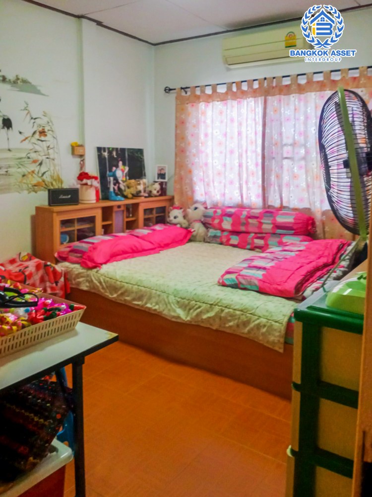 *****ทาวน์เฮ้าส์มือสอง ซอยอินทามระ3 วิภาวดี-รังสิต เนื้อที่ 28.30 ตร.ว. ฟังก์ชัน 4 ห้องนอน 2 ห้องน้ำ 2 ที่จอดรถ บ้านสภาพดี พร้อมเข้าอยู่ บนทำเลเดินทางสะดวก เชื่อมต่อซอยอินทามระ, ถนนสุทธิสารวินิจฉัย, ถนนพหลโยธิน ใกล้รถไฟฟ้าสายสีเขียว "สถานีสะพานควาย" และจุดขึ้นทางด่วน "ศรีรัช"