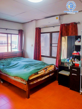 *****ทาวน์เฮ้าส์มือสอง ซอยอินทามระ3 วิภาวดี-รังสิต เนื้อที่ 28.30 ตร.ว. ฟังก์ชัน 4 ห้องนอน 2 ห้องน้ำ 2 ที่จอดรถ บ้านสภาพดี พร้อมเข้าอยู่ บนทำเลเดินทางสะดวก เชื่อมต่อซอยอินทามระ, ถนนสุทธิสารวินิจฉัย, ถนนพหลโยธิน ใกล้รถไฟฟ้าสายสีเขียว "สถานีสะพานควาย" และจุดขึ้นทางด่วน "ศรีรัช"