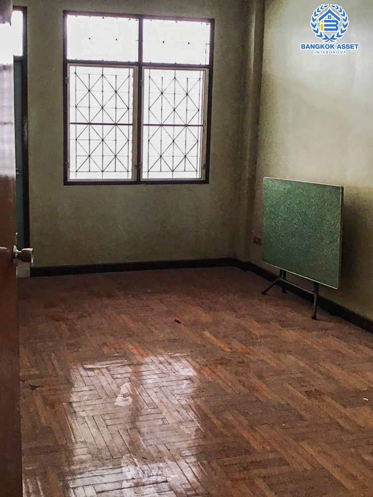 *****ทาวน์เฮ้าส์มือสอง โครงการ พระปิ่น1 บรมราชชนนี4 เนื้อที่ 25 ตร.ว. ฟังก์ชัน 4 ห้องนอน 3 ห้องน้ำ 2 ที่จอดรถ ทาวน์เฮ้าส์ 3 ชั้น บนย่านธุรกิจ การเดินทางสะดวกสบาย เชื่อมต่อถนนบรมราชชนนี ใกล้รถไฟฟ้าสีแดง "สถานีบางบำหรุ" และทางด่วน "ศรีรัช-วงแหวนรอบนอก"