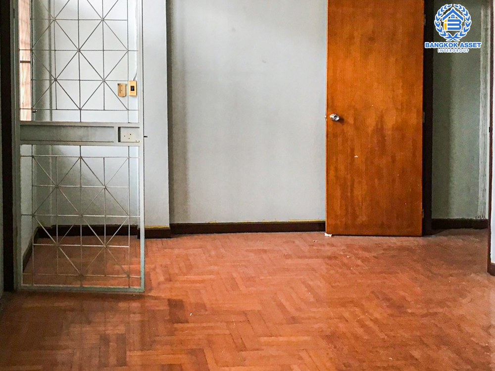 *****ทาวน์เฮ้าส์มือสอง โครงการ พระปิ่น1 บรมราชชนนี4 เนื้อที่ 25 ตร.ว. ฟังก์ชัน 4 ห้องนอน 3 ห้องน้ำ 2 ที่จอดรถ ทาวน์เฮ้าส์ 3 ชั้น บนย่านธุรกิจ การเดินทางสะดวกสบาย เชื่อมต่อถนนบรมราชชนนี ใกล้รถไฟฟ้าสีแดง "สถานีบางบำหรุ" และทางด่วน "ศรีรัช-วงแหวนรอบนอก"