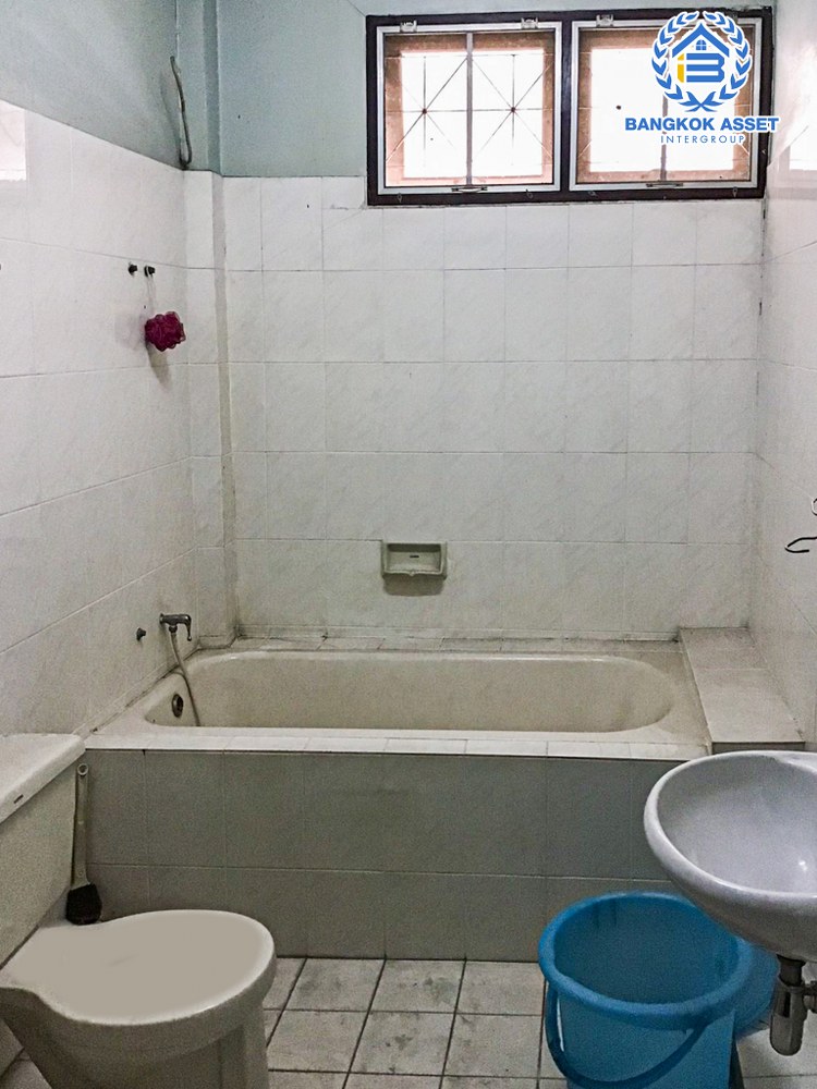 *****ทาวน์เฮ้าส์มือสอง โครงการ พระปิ่น1 บรมราชชนนี4 เนื้อที่ 25 ตร.ว. ฟังก์ชัน 4 ห้องนอน 3 ห้องน้ำ 2 ที่จอดรถ ทาวน์เฮ้าส์ 3 ชั้น บนย่านธุรกิจ การเดินทางสะดวกสบาย เชื่อมต่อถนนบรมราชชนนี ใกล้รถไฟฟ้าสีแดง "สถานีบางบำหรุ" และทางด่วน "ศรีรัช-วงแหวนรอบนอก"