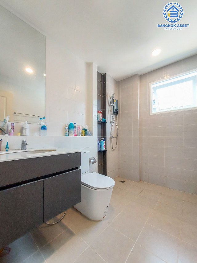 *****บ้านเดี่ยวมือสองปทุมธานี โครงการ เซนโทร ชัยพฤกษ์345 เนื้อที่กว้างเกือบ 51 ตร.ว. ฟังก์ชัน 4 ห้องนอน 3 ห้องน้ำ 2 ที่จอดรถ แถมฟรี! 3 เครื่องปรับอากาศ 1 เครื่องทำน้ำอุ่น บนทำเลแห่งการเดินทาง เชื่อมต่อถนน 345, ถนนสะพานนนทบุรี – บางบัวทอง, ถนนศรีสมาน จองด่วน!