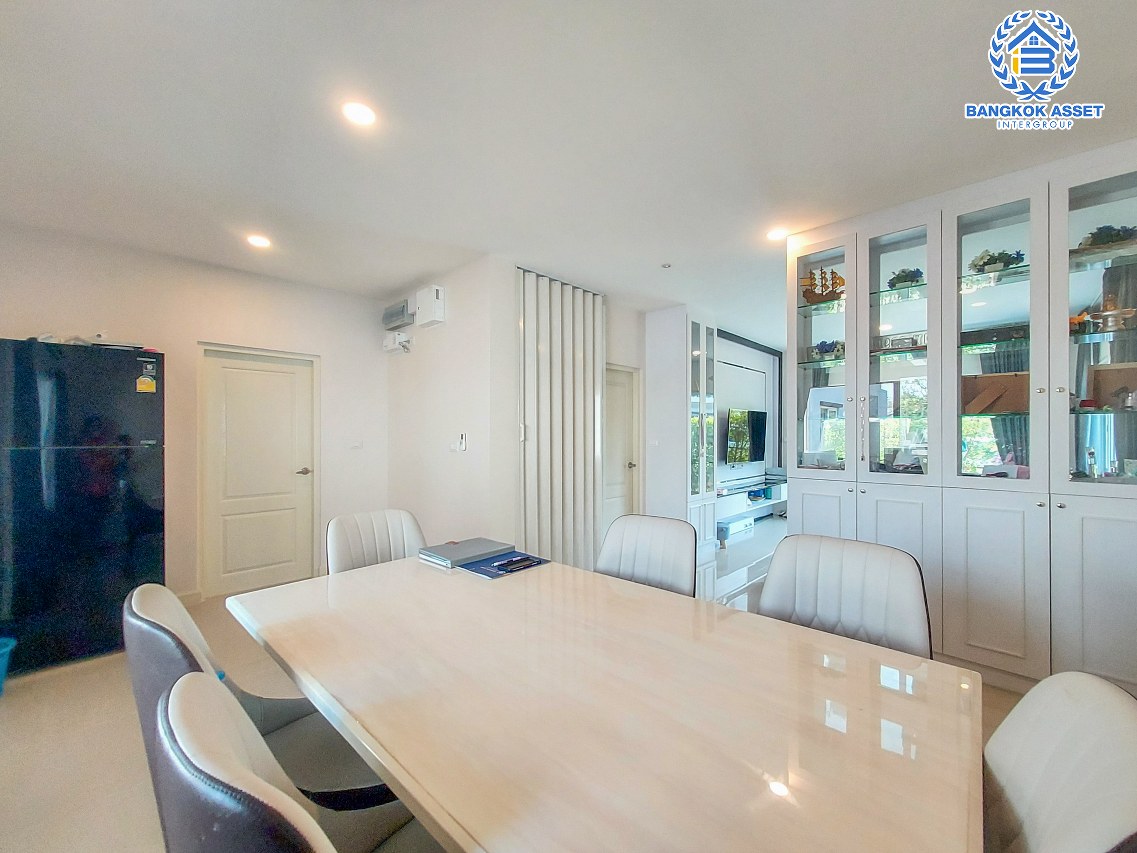 *****บ้านเดี่ยวมือสองปทุมธานี โครงการ เซนโทร ชัยพฤกษ์345 เนื้อที่กว้างเกือบ 51 ตร.ว. ฟังก์ชัน 4 ห้องนอน 3 ห้องน้ำ 2 ที่จอดรถ แถมฟรี! 3 เครื่องปรับอากาศ 1 เครื่องทำน้ำอุ่น บนทำเลแห่งการเดินทาง เชื่อมต่อถนน 345, ถนนสะพานนนทบุรี – บางบัวทอง, ถนนศรีสมาน จองด่วน!